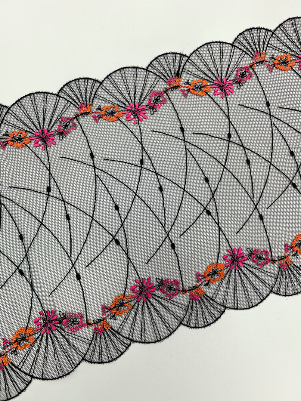 Вышивка на сетке черный/розовый/оранжевый К812 (23 см)