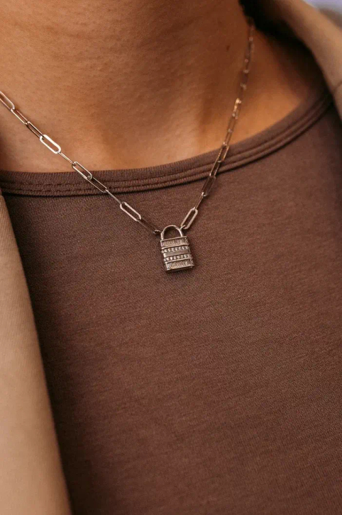 Колье ''Цепь'' с замком и вставками