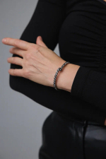 Браслет жесткий из кристаллов Swarovski в оттенке графит