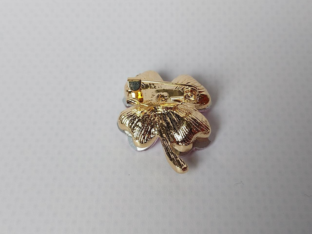 Брошь. Брошка. Клевер-четырехлистник — символ удачи. Цвет розовый