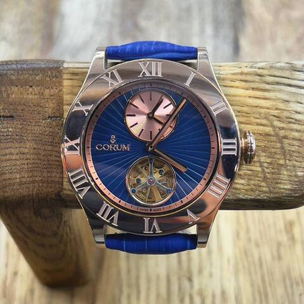 Часы Corum
