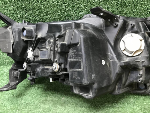 Фара левая Toyota Land Cruiser 300 (21-нв) LED