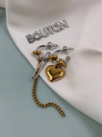 Серьги биколорные с подвесами в виде сердца и цепью