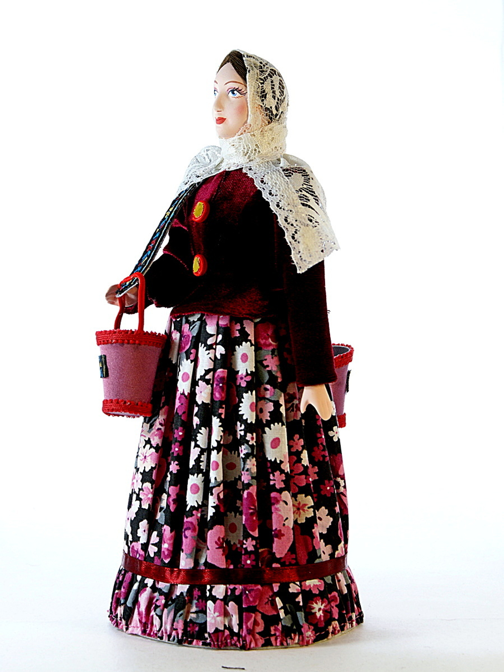 Фарфоровая кукла коллекционная Водоноска-казачка. Сувенир ручной работы