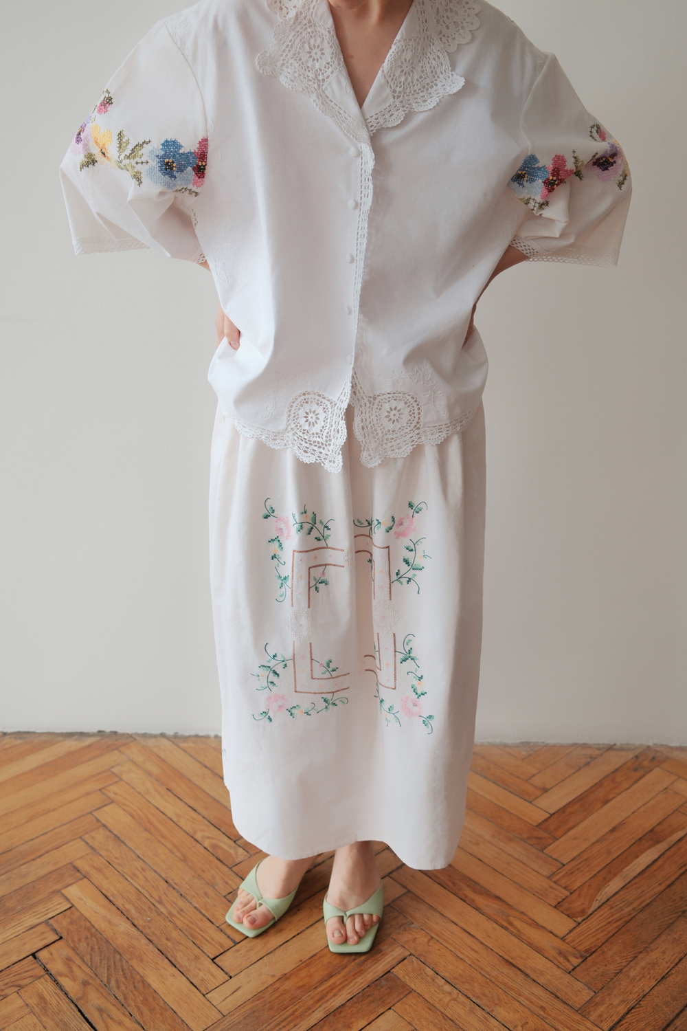 Юбка с цветочной вышивкой