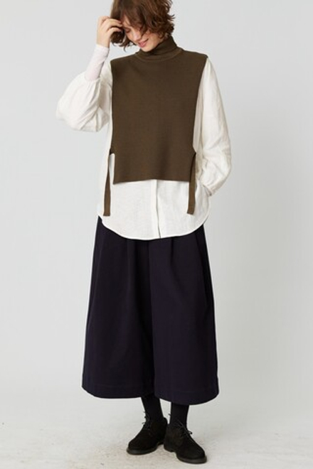 Манишка из шерсти цвета хаки