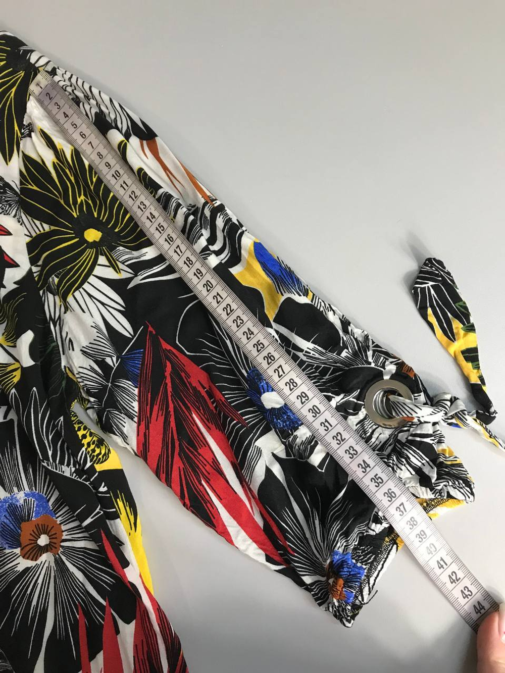 Блузка яркая и приятная к телу, маркировка 44+6, на 50 размер