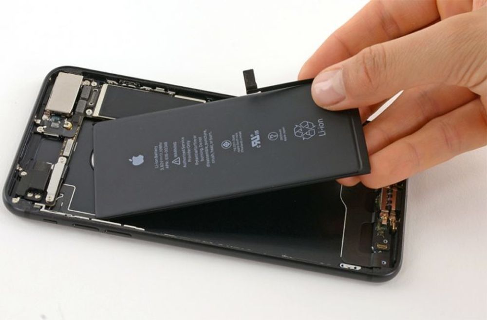 Замена аккумулятора iPhone 7