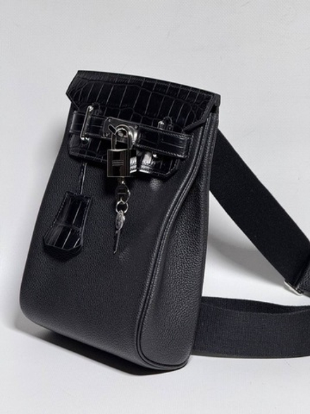 Нагрудная сумка-слинг Hermes со вставками из кожи крокодила