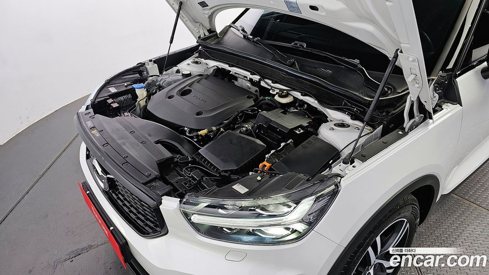 Volvo XC40 B4 R-Design (10.2020)