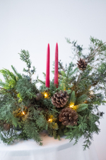Хвойная интерьерная композиция со свечами
