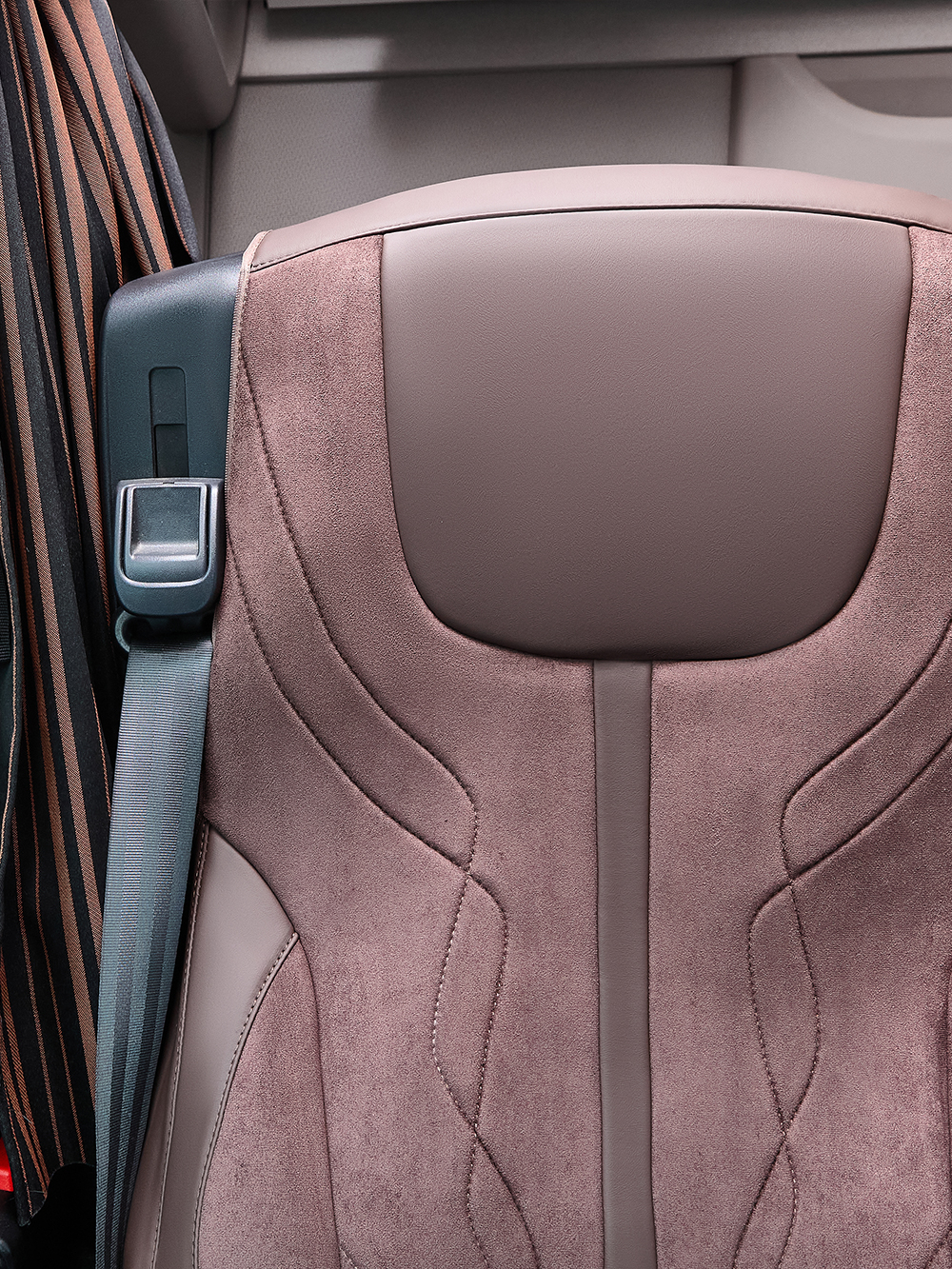 Чехлы Люкс DAF XF 106 (экокожа, коричневый цвет, коричневая вставка)