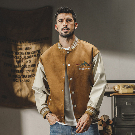 Комбинированная замшевая бейсбольная куртка цвета куркума
