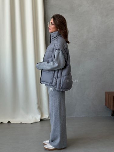 Серый утепленный жилет