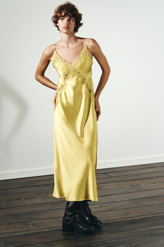 ZARA АТЛАСНОЕ ПЛАТЬЕ МИДИ С КРУЖЕВОМ, ЖЕЛТЫЙ