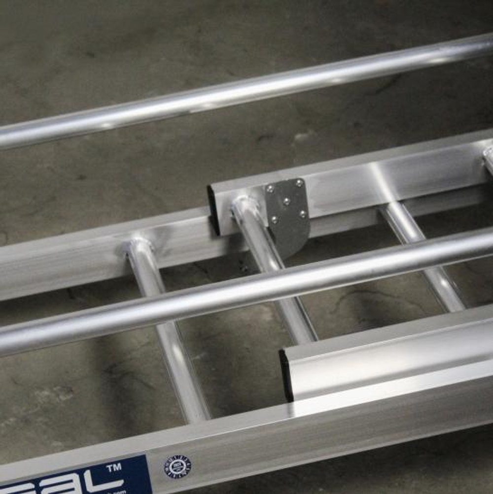 Лестница навесная для полувагонов телескопическая MEGAL ЛНА (Н = 4,0м)