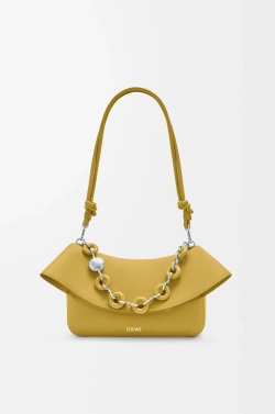 Loewe Средняя сумка Ola из гладкой телячьей кожи, желтый