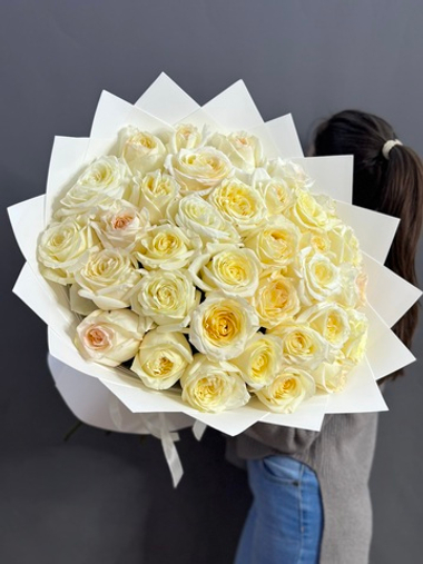 Букет из 35 ароматных пионовидных роз "CANDLELIGHT" (Эквадор 60 см)