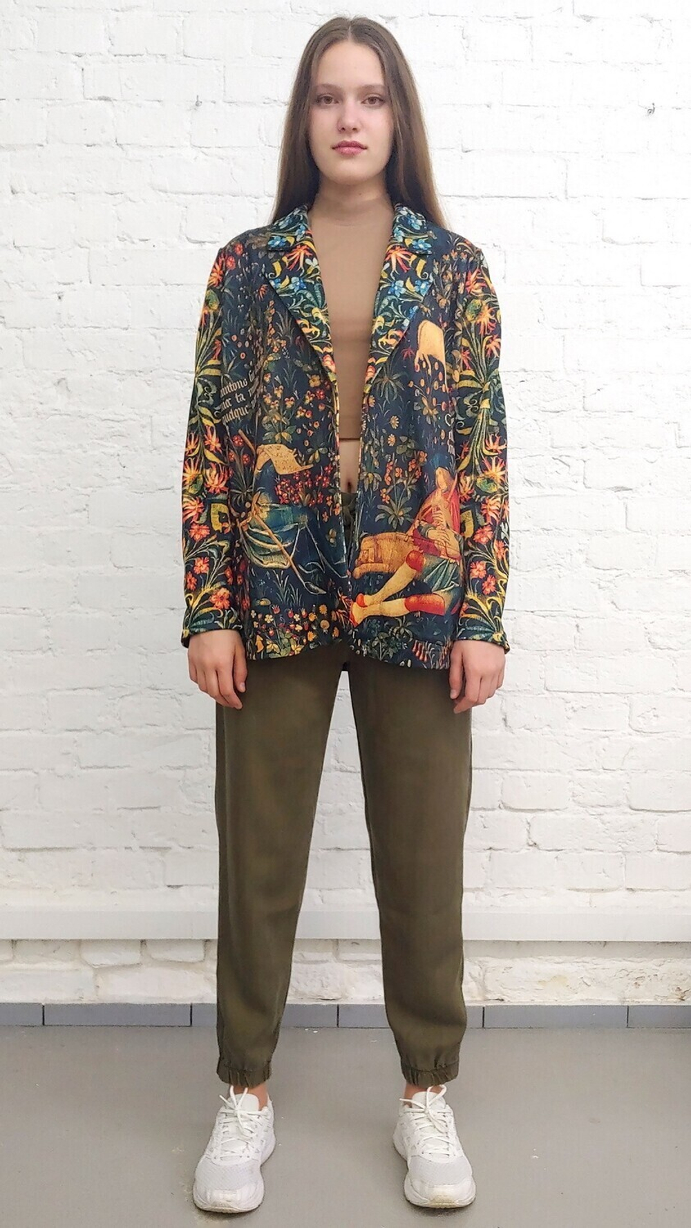 Трикотажный жакет "Средневековая пастораль", по мотивам средневекового гобелена "Пастух и пастушка" (выполненного в технике мильфлёр)