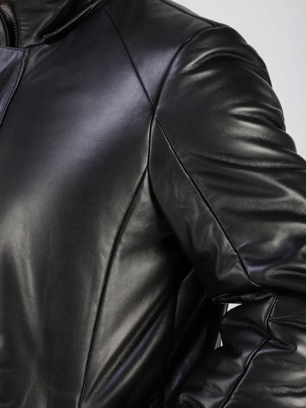 Куртка зимняя кожаная с капюшоном пуховик