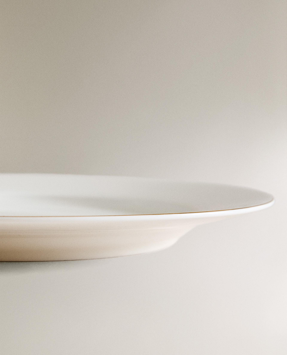 Zara Home тарелка обеденная из костяного фарфора, цвет золотой, 26 см