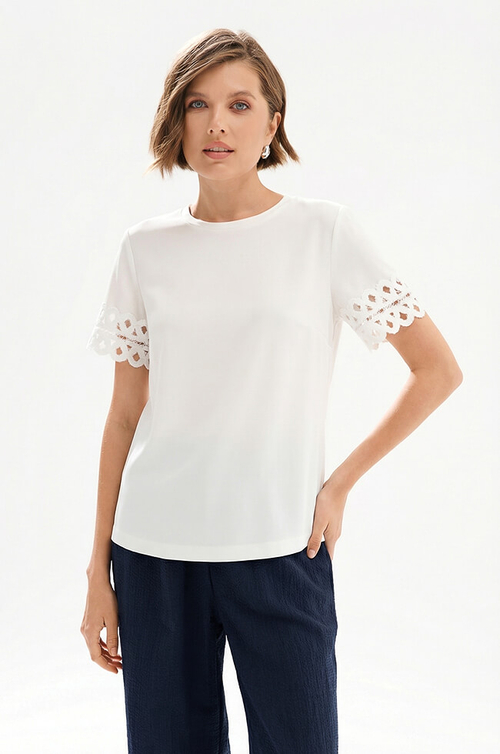 23597 Футболка женская (молочный)