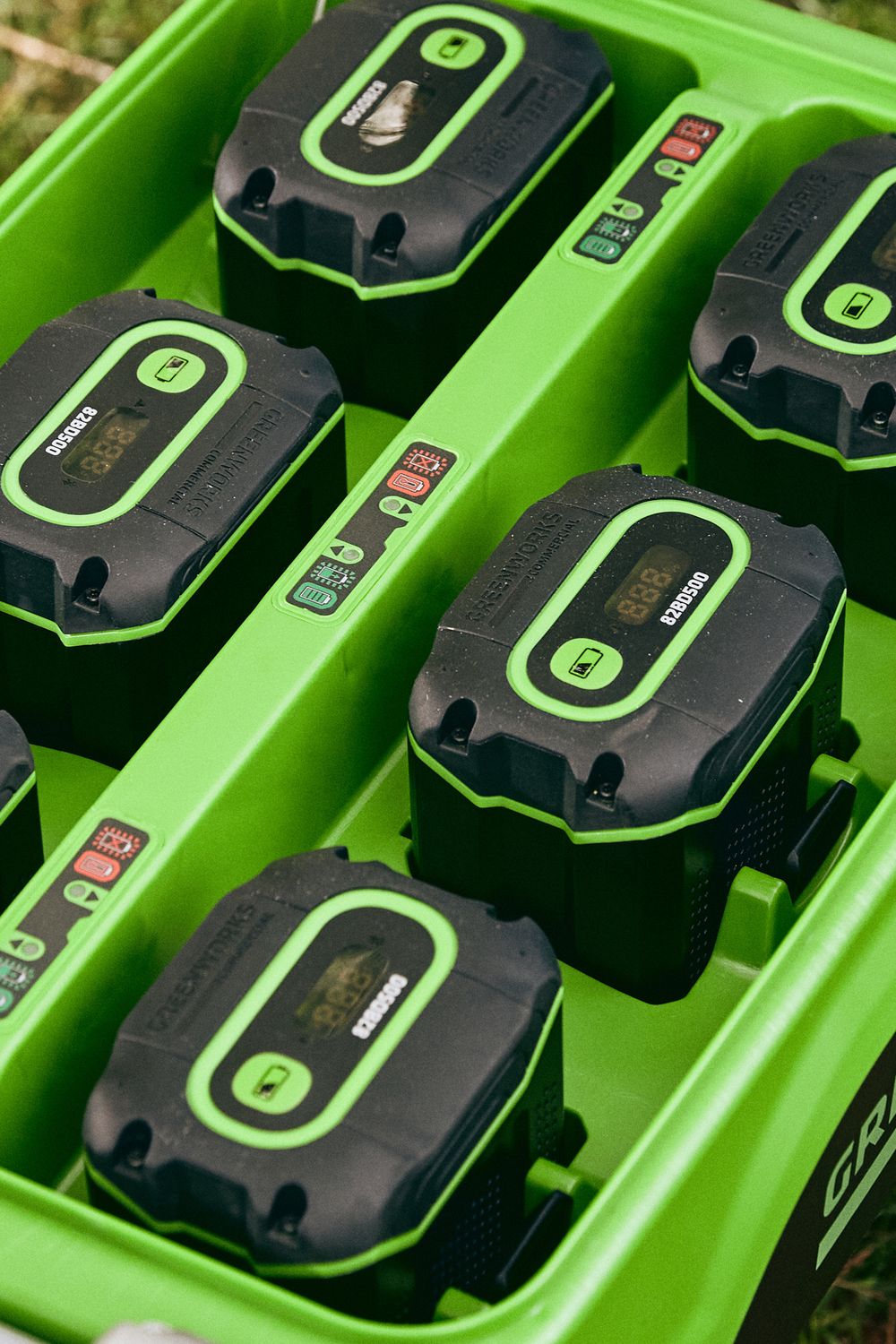 Зарядное устройство для 6 аккумуляторов Greenworks G82CT6 Арт.2955107, 82V