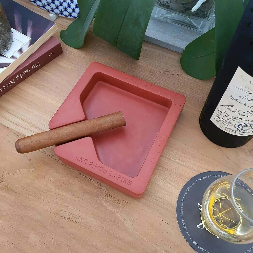 Пепельница Le Petit MONAD - Red Concrete Ashtray