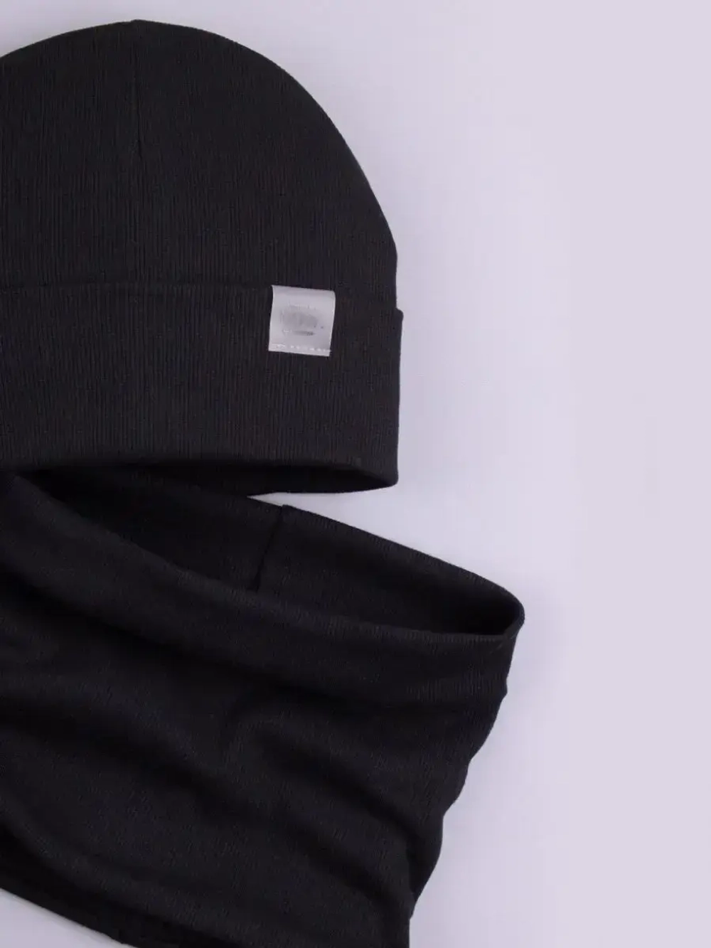 Шапка трикотажная и снуд для детей на осень