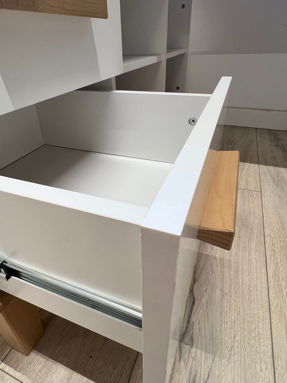 Стол письменный 158х130х77, Вест, компьютерный, угловой, для школьника с 2 ящиками и полками, на ножках, массив сосны, белый, Dipriz