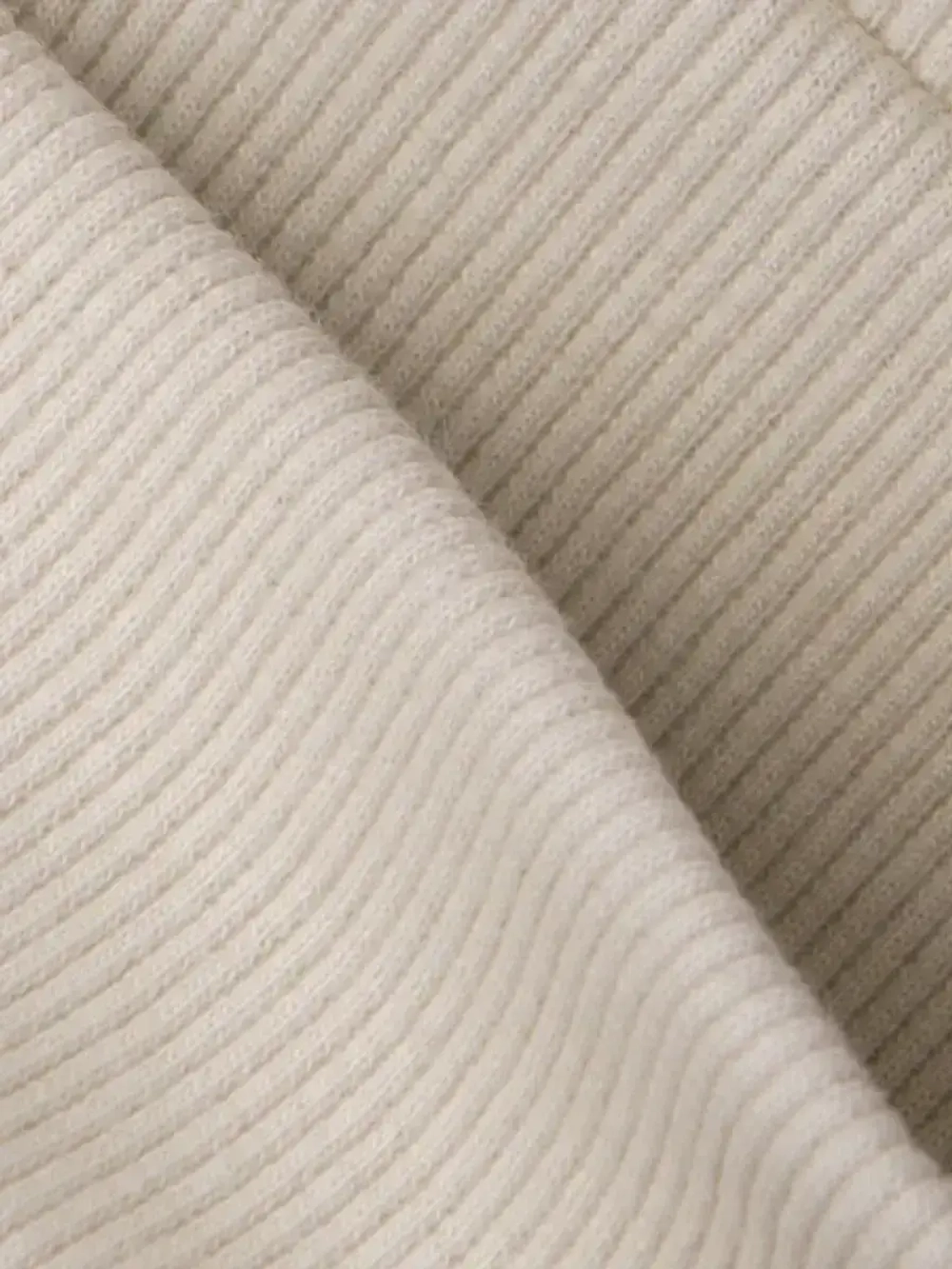 Шапка для девочки с ушками осенняя и снуд