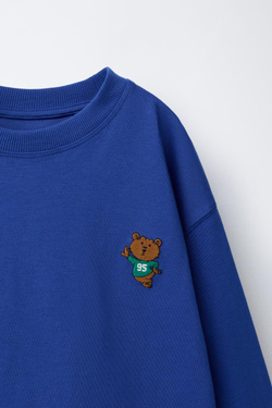 ZARA ЛОНГСЛИВ С ВЫШИТЫМ ЛЬВОМ, СИНИЙ