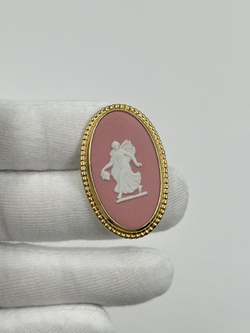 Брошь Wedgwood розовая