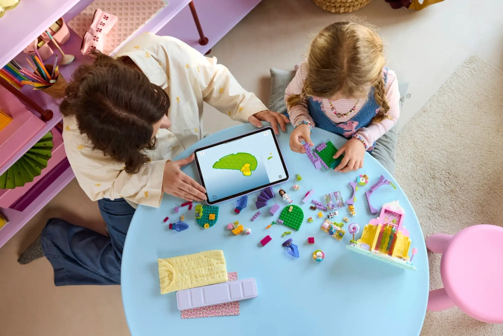 Конструктор LEGO Gabby's Dollhouse 11205 Гора сладостей и Кошачий сад