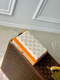 Louis Vuitton Zippy Wallet