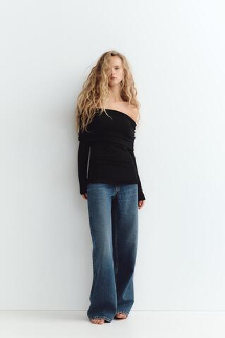 ZARA МЯГКИЙ ТОП БЕЗ БРЕТЕЛЕЙ СО СБОРКОЙ, ЧЕРНЫЙ
