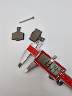 - Колодки тормозные TP-03F для самоката и велосипеда