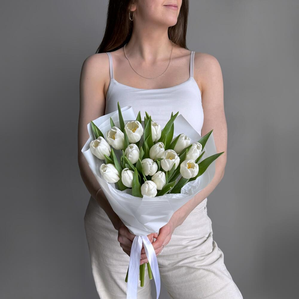 Букет из 15 белых тюльпанов