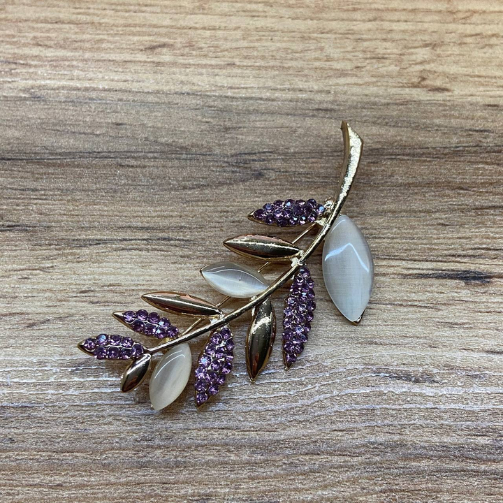 Брошь Веточка 12 лепестков кошачий глаз цвет бежевый стразы розовые металл золотистый