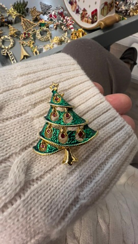 Новогодняя брошь елочка