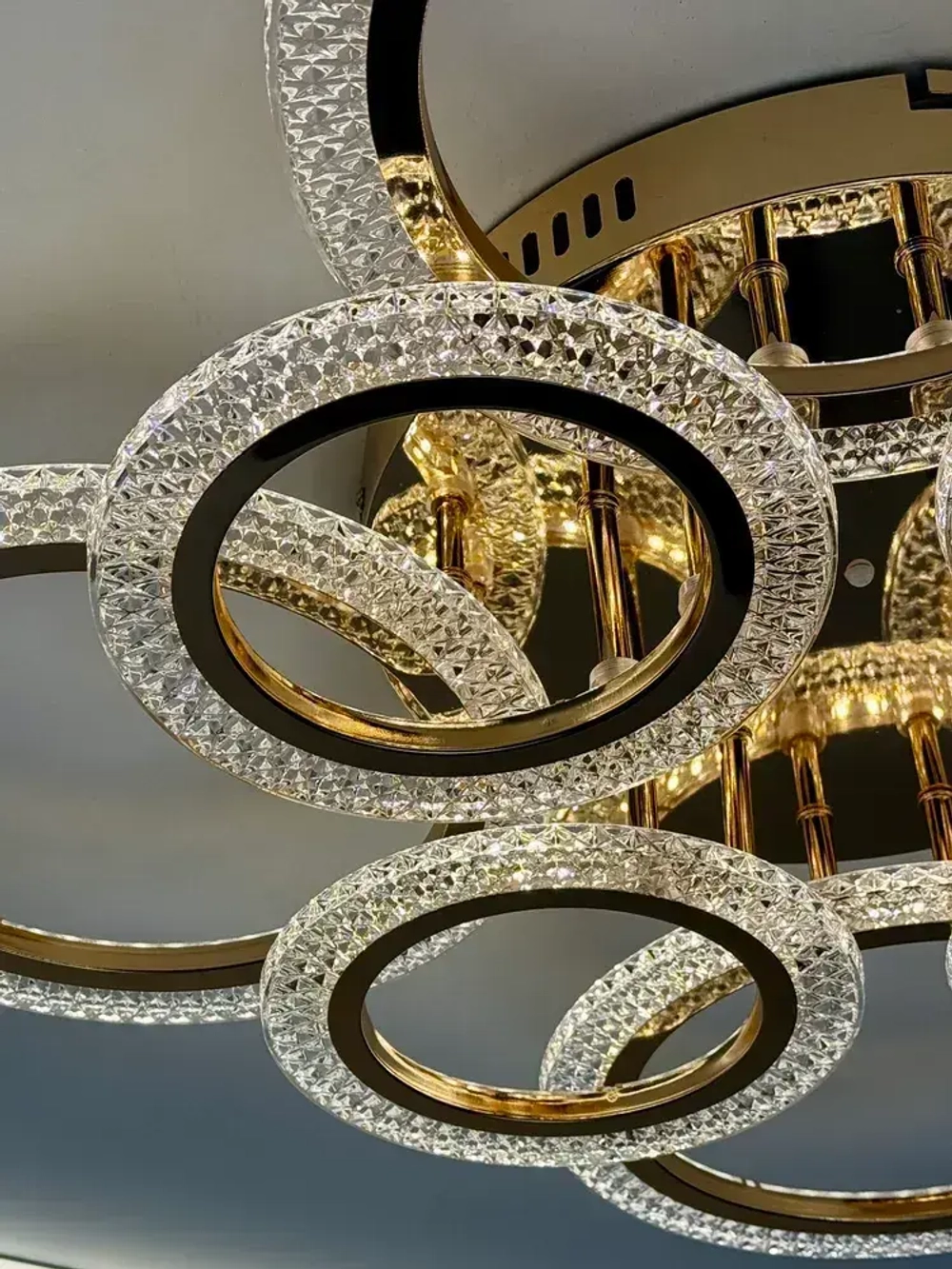 Люстра потолочная золотая с пультом для всех видов потолков, 144 Вт