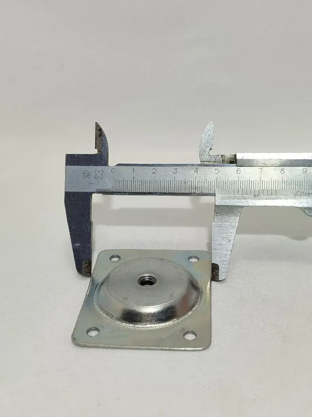 Крепление для ножек стола и стула, Стальное D 8 мм