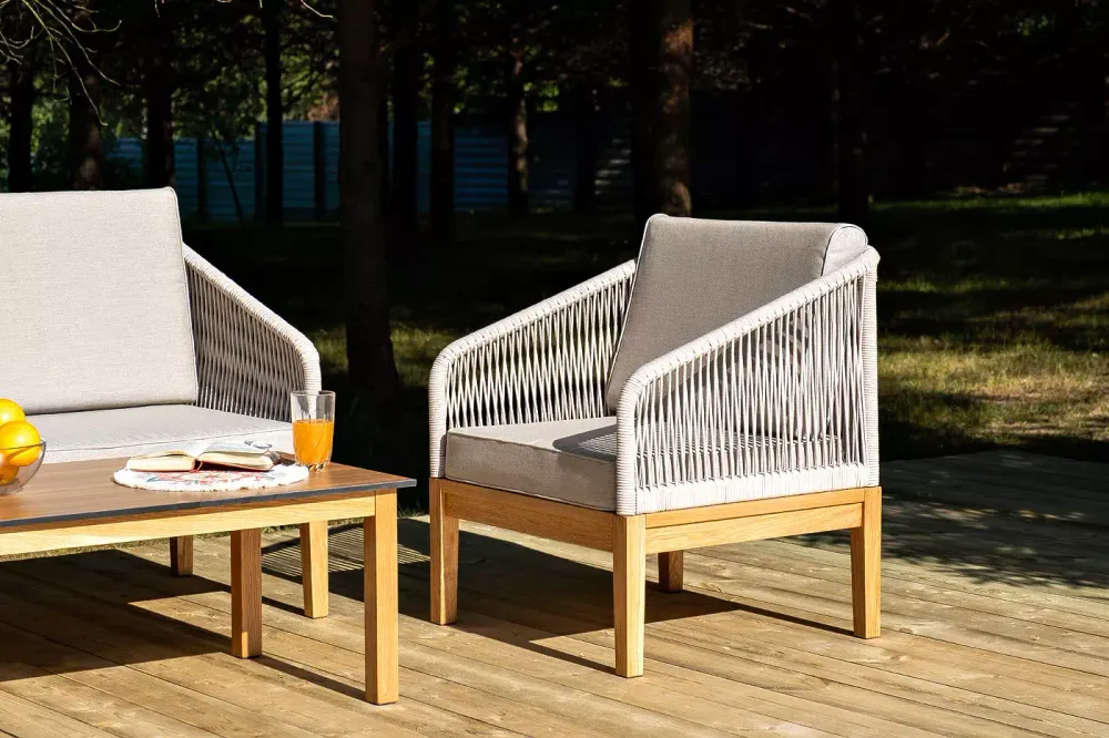 "Канны" лаунж-зона 4-местная из роупа со столиком "Канны" цвета "дуб", основание дуб, роуп бежевый