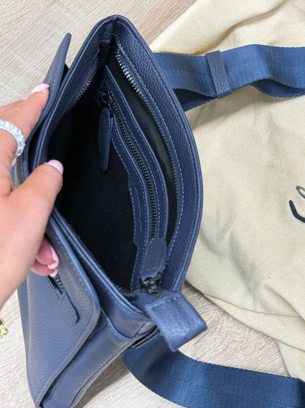 Сумка-мессенджер Salvatore Ferragamo