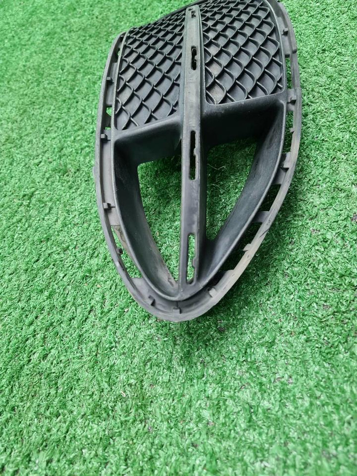 Решетка переднего бампера Mercedes E W212 (13-16)