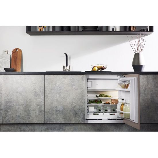 Встраиваемый холодильник Hotpoint-Ariston BTSZ 1632