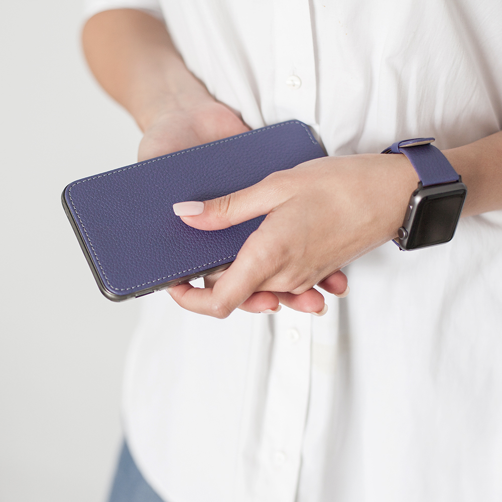 Чехол кожаный для iPhone XS Max фиолетового цвета