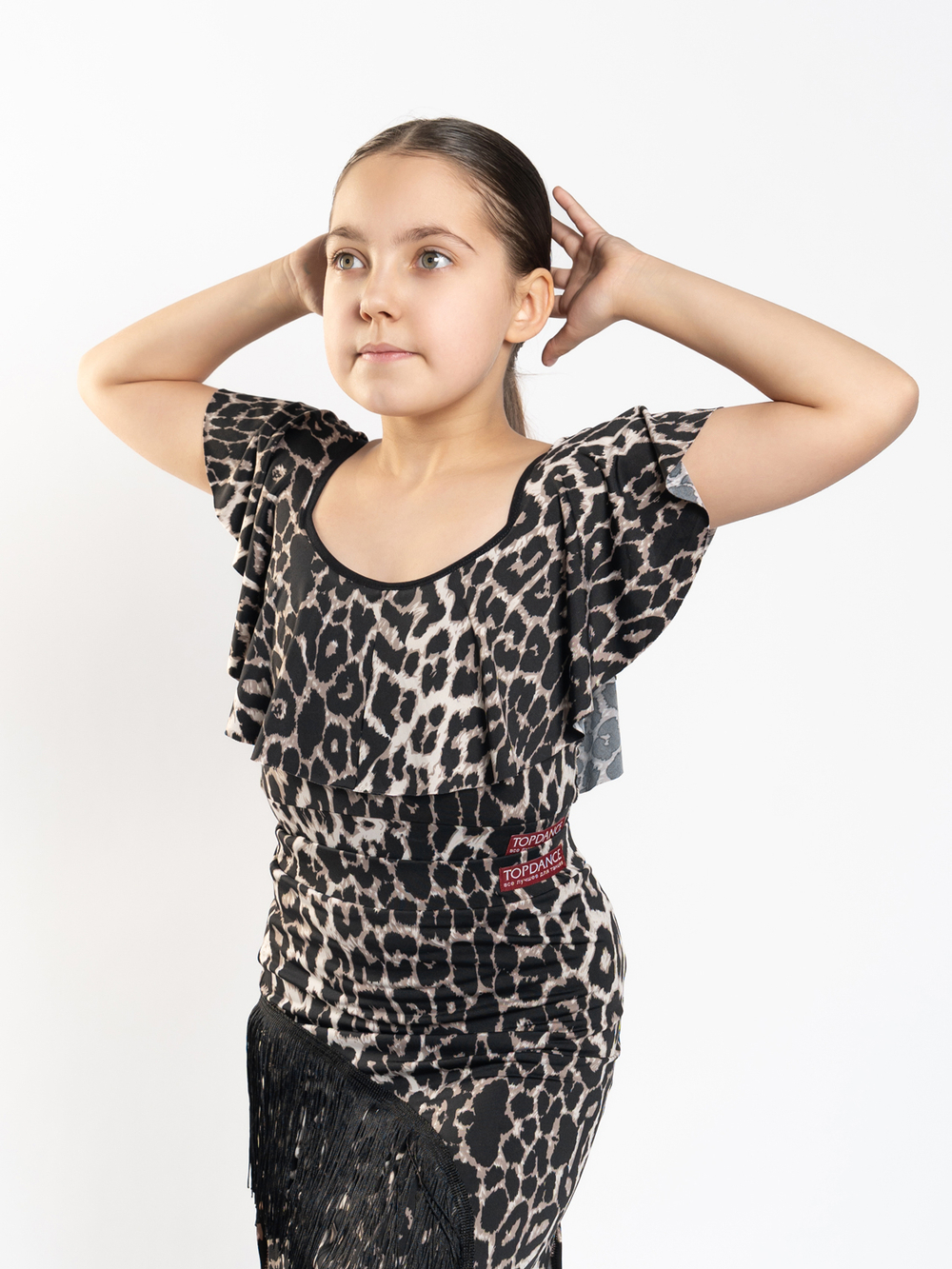 Короткий топ с воланом