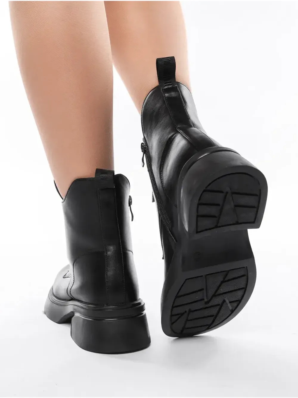 Зимние ботинки на высокой платформе