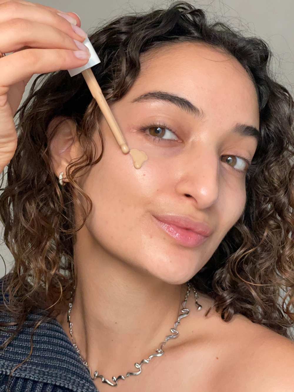 Lumene Invisible Illumination Instant Glow - Ультра легкий тональный фонд оттенок Universal Light, 30 ml